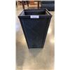 Image 2 : 3 KETER 22" TALL TESORO PLANTERS