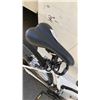 Image 8 : WHITE GIANT BIKE