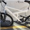 Image 2 : WHITE NO BRAND BIKE