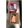 Image 1 : 2 BOXES OF FILTERS, PURSES, VACUUM BAGS