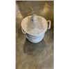 Image 2 : 2 WOVEN BASKETS
