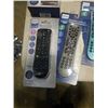 Image 2 : 5 UNIVERSAL REMOTES WITH CONTOUR HD ANTENNA AND CLASSIC HD ANTENNA