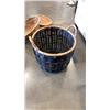 Image 2 : LOT OF WICKER BASKETS AND TRAYS
