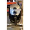 Image 2 : BLACK AND DECKER TOASTER OVEN WITH FRIGIDAIRE AIR FRYER BOTH WORKING