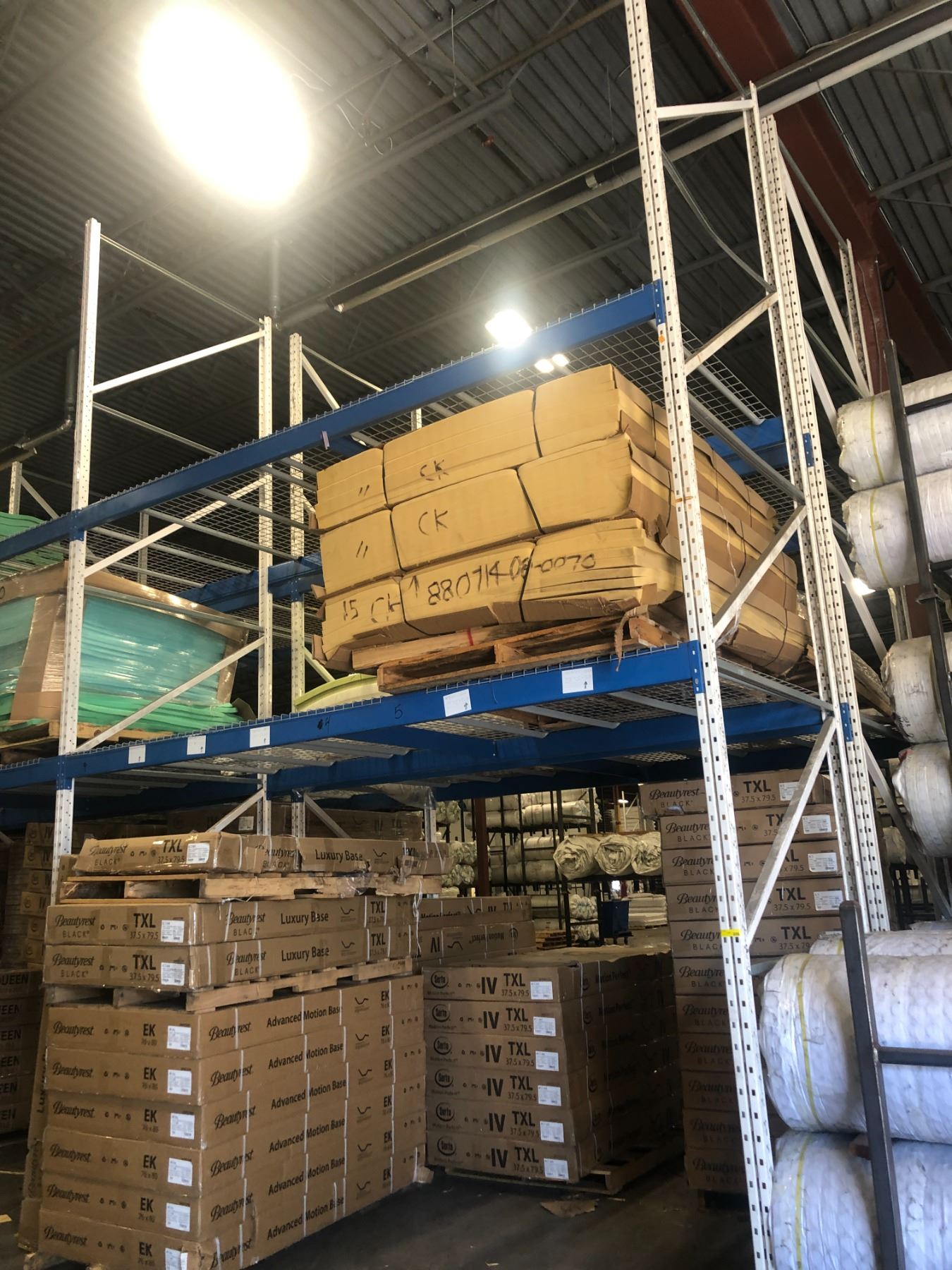 Complete set of industrial pallet racking 5 vertical (approx 20ft high ...