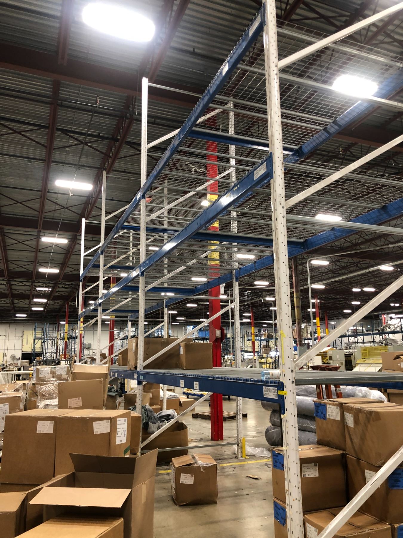 Warehouse Pallet Racking w/mesh decking's - includes 4 vertical panels ...