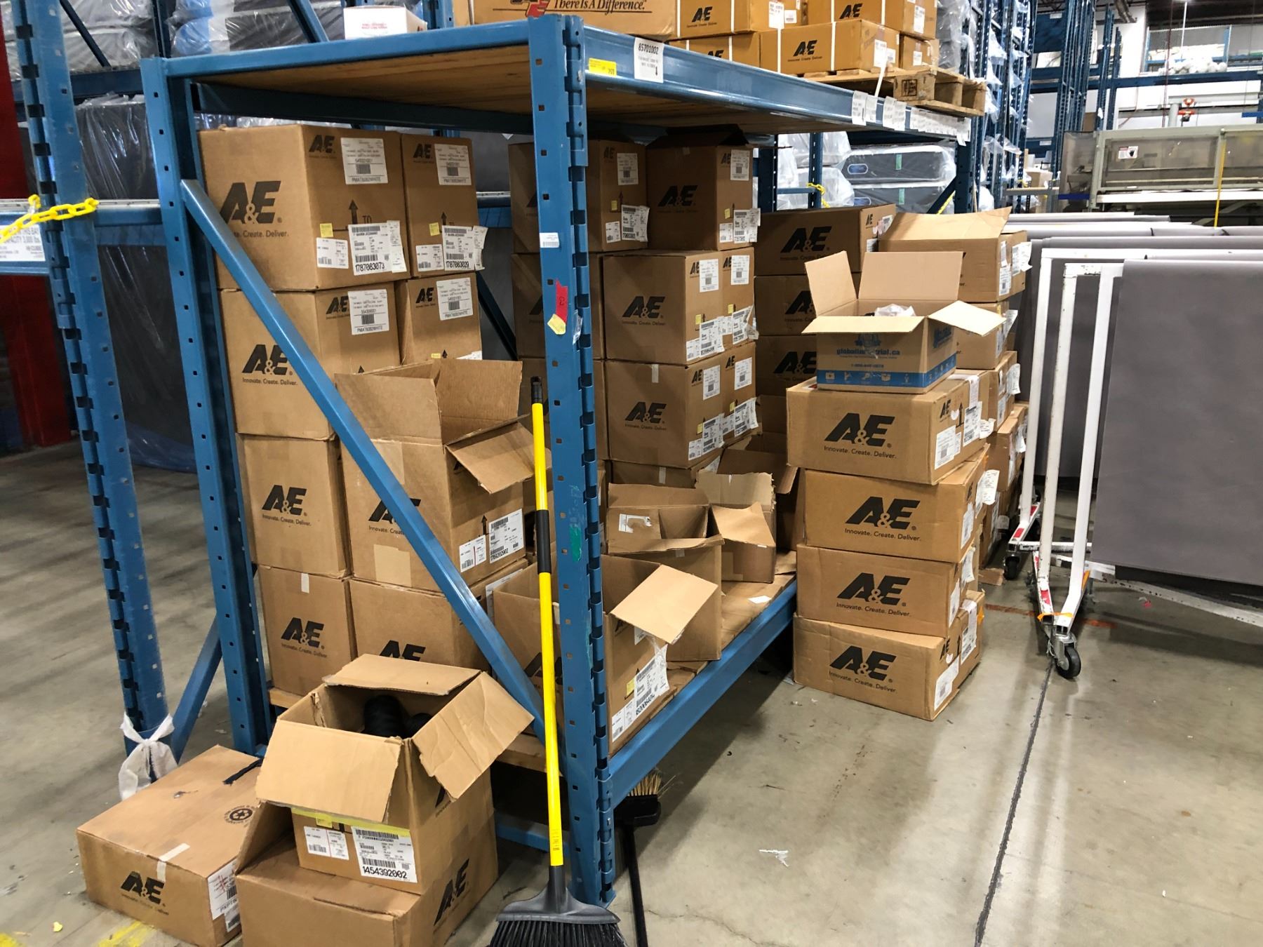 Small Pallets On Racking Warehouse Pallet Racking (small) - includes 2 vertical panels (approx ...