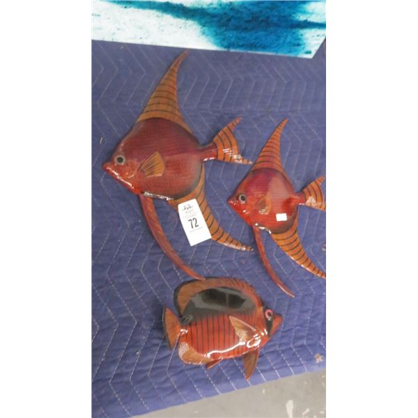 Lot of Plastic Tropical Fish Wall Décor (3)