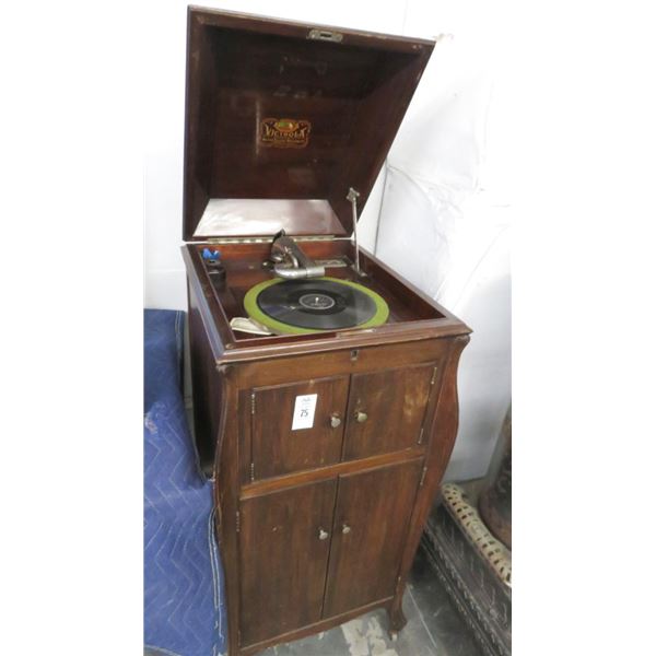 Vintage Walnut 4 Door Victor Victrola - Working