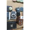 Image 2 : Vintage Cameras & Radio (9)