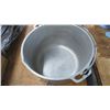 Image 4 : Lidded Aluminum Stock Pot (2)