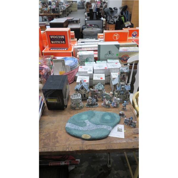 Collector Plates & Christmas Tails Figurines