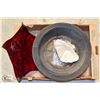 Image 1 : FLAT WITH WIRE BASKET, RED GLASS, SEASHELL