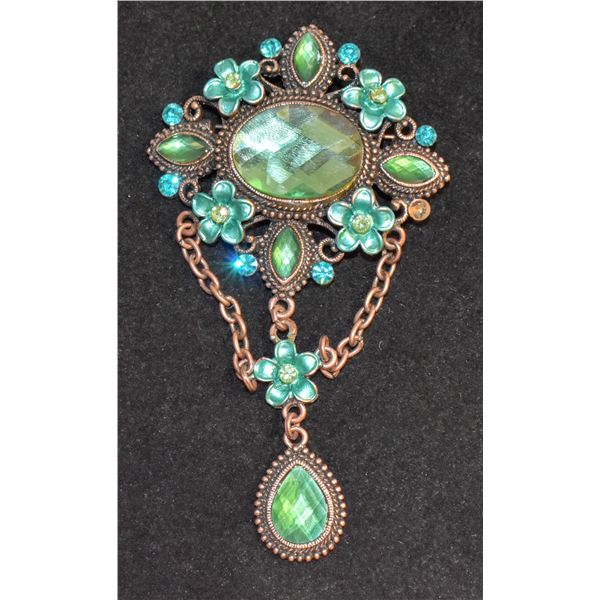 VINTAGE BROOCH WITH EMERALD AND AQUAMARINE STONES