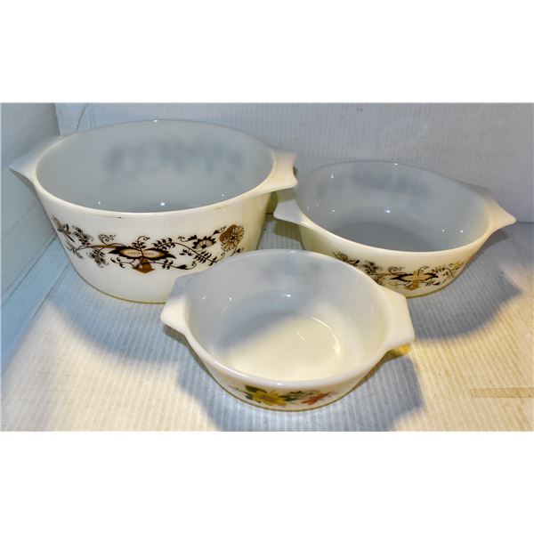 SET OF VARIOUS SIZE PYREX DISHES