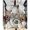 Image 1 : FLAT OF VINTAGE DECOR INCLUDING 2 SANKA MUGS +