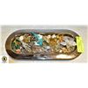 Image 1 : TRAY OF VINTAGE BROOCH'S