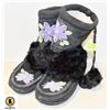 Image 1 : SZ 8 MUKLUKS