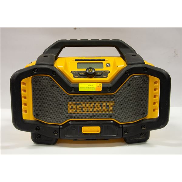 DEWALT CHARGING PACK/RADIO