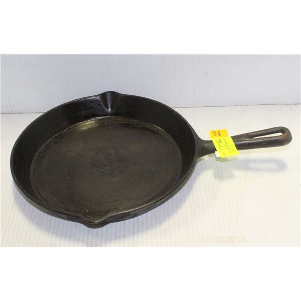 10.5 INCH W.K. M CAST IRON SKILLET