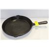 Image 1 : 10.5 INCH W.K. M CAST IRON SKILLET