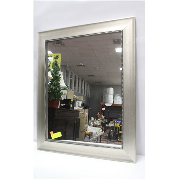 DECORATIVE MIRROR 23" X 28"