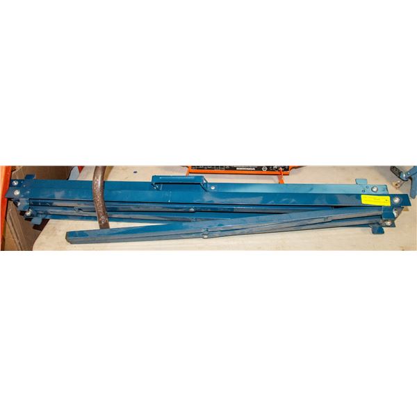 PAIR OF FOLDING SAW HORSES