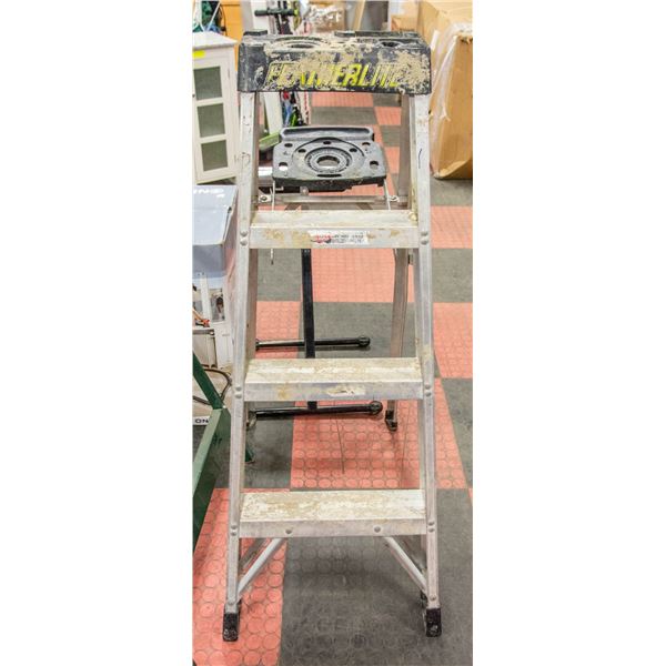 4' ALUMINUM LADDER