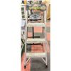 Image 1 : 4' ALUMINUM LADDER