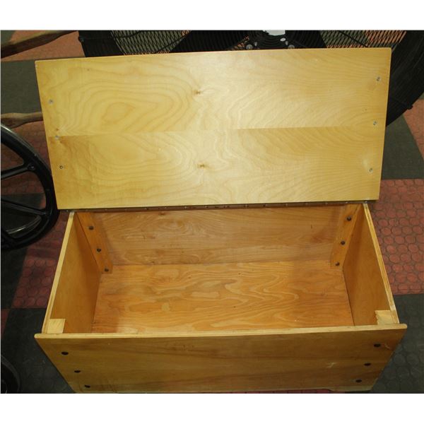 32  X 16  X 22  WOOD STORAGE BENCH