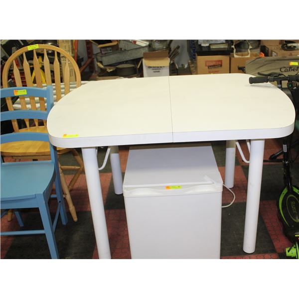 45" X 36" X 30" WHITE KITCHEN TABLE SOLD WITH 2