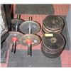 Image 1 : 200 POUNDS OF WEIGHTS [20 PLATES X 10 POUNDS]