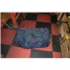 Image 1 : LARGE TUNDRA UTOPIA SPORT BAG, 6 ZIPPERS, 2ND BAG