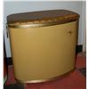 Image 1 : VINTAGE METAL LAUNDRY HAMPER