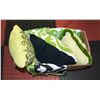 Image 1 : 3 PILLOWS WITH 3 MATCHING PILLOW COVERS