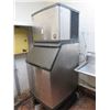 Image 1 : Manitowoc Approx. 750 Lb Cap. Ice Machine - Working