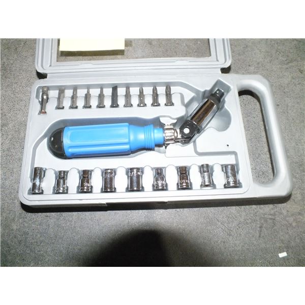 Small Socket & Screwdriver Set