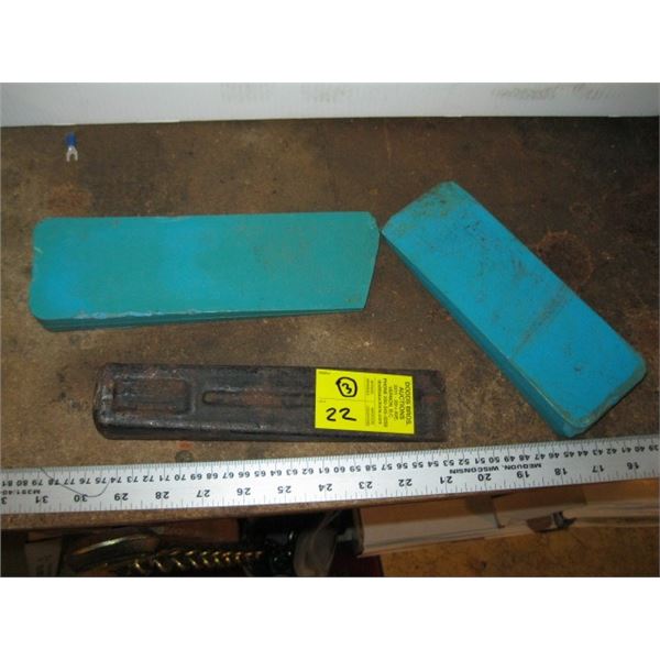 METAL WEDGE & 2 PLASTIC WEDGES