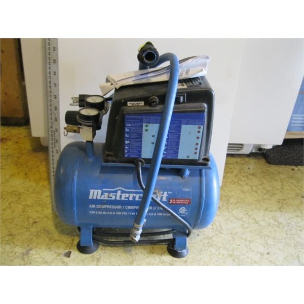 SMALL MASTERCRAFT 2 GALLON AIR COMPRESSOR