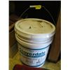 Image 1 : NEW PAIL OF STANDARD WHITE PREMIUM CLASSIC INTERIOR ACRYLIC LATEX, WHITE BASE