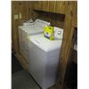 Image 1 : GE WASHER TOPLOAD & A KENMORE DRYER