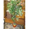 Image 1 : ARTIFICIAL TREE