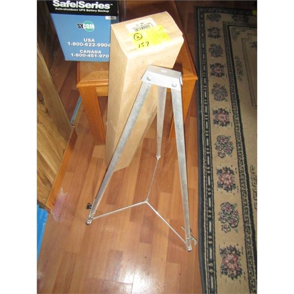 2 ALUMINUM TRIPOD STANDS