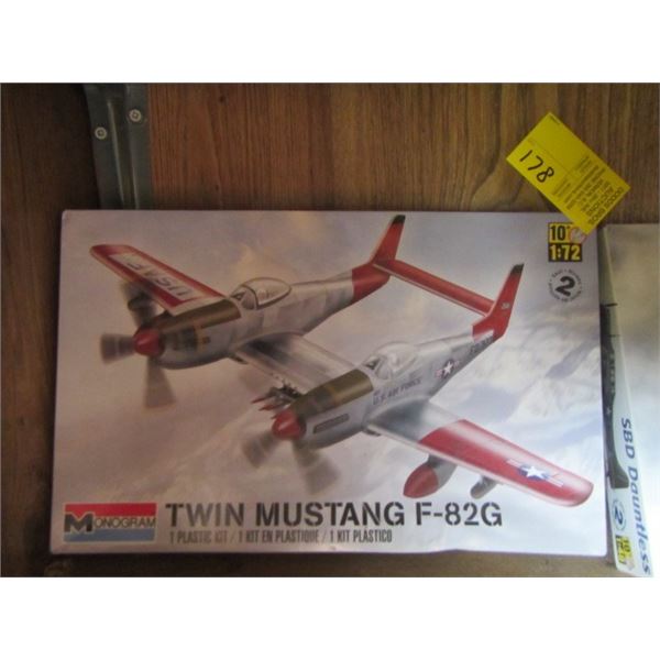 MONOGRAM TWIN MUSTANGS F-82G MODEL