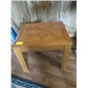 Image 1 : SQUARE OAK END TABLE