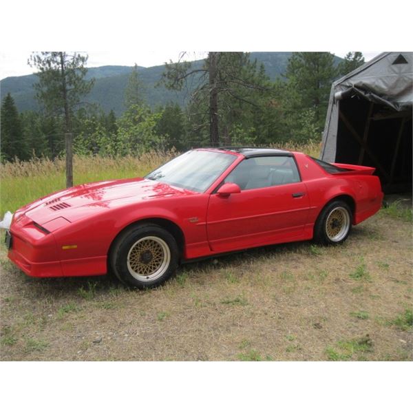 1988 PONTIAC GTA FIREBIRD, VIN 1G2FW21F9JL220457, 160,878 KMs, BARN FIND, MOUSE INFESTED INTERIOR, E