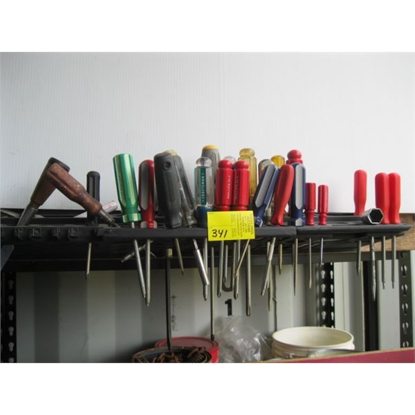 SCREWDRIVER RACK W/SCREWDRIVERS