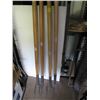 Image 1 : 4 2 PRONG GARDEN FORKS