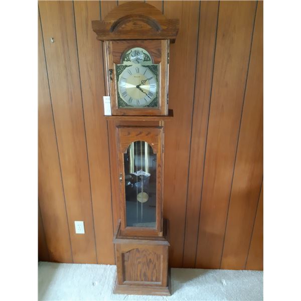 Grandmother Clock Cat C