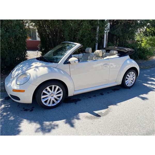 REPO 2008 Volkswagen Beetle convertible Auto, fully loaded with leather 182,300kms 5